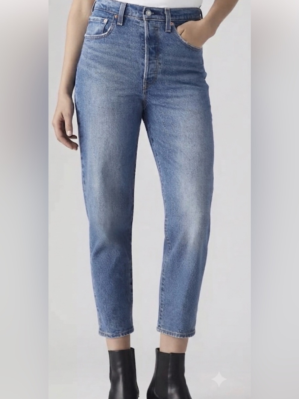 Levi’s Ribcage Straight Ankle Light Wash Button Fly Jean Women’s Size 30